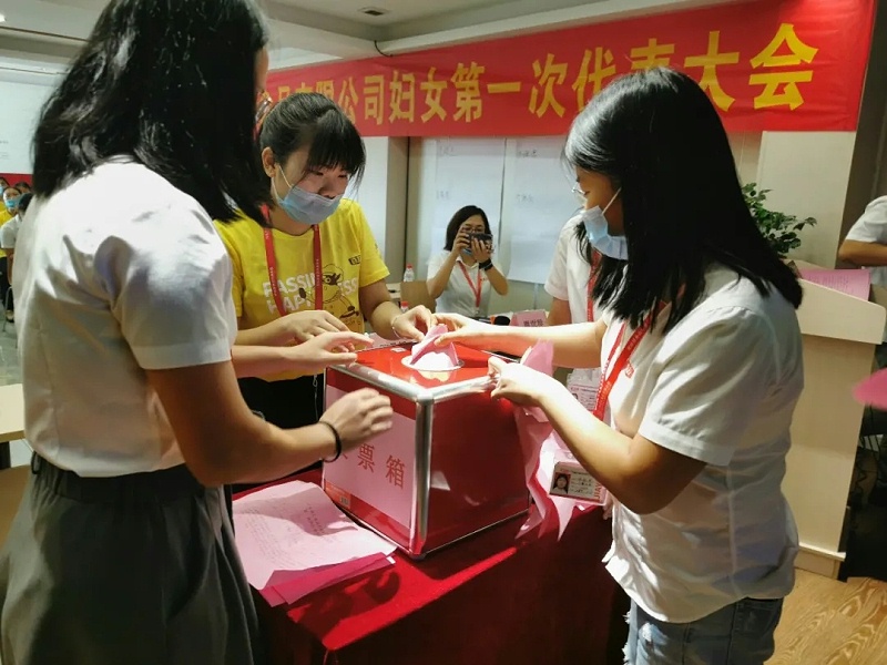 ϲѶ���㶫���Ѹ�Ů��ϻ���ʽ������ (2)