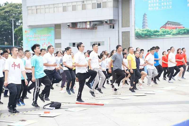 �Ϻ����ҵļ����ǣ�ʯ����ڰ˽�����ְ��Ȥζ���J9����ֱӪ���塰���Ƚ���